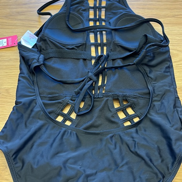 NEW! One piece black cut-out bathing suit. Size S - Picture 4 of 4